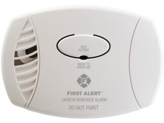 First Alert 1039730 Plug-in Carbon Monoxide Alarm