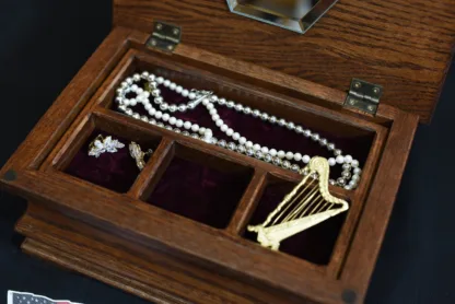 American Chest Co. JLL Little Lady, Lift-Out-Tray Star Mirror Jewelry Boxes - Image 5