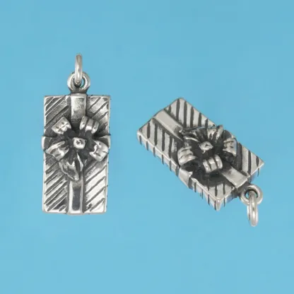 Microsculptures 0935 Gift Silver Charm